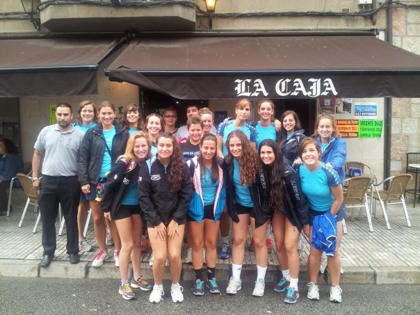 Con nuestros anfitriones del Bar La Caja en San Martín