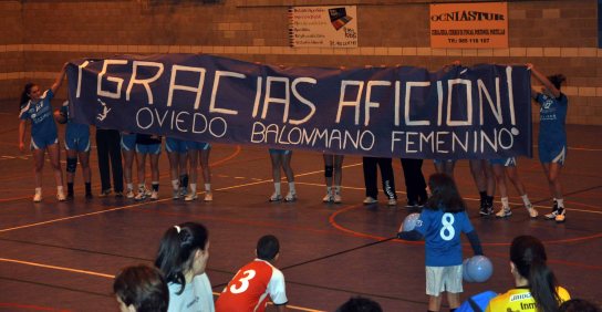 06/04/2013. SAN CLAUDIO. PARTIDO OVIEDO BALONMANO-BASURTO. FOTO: JAVIER G. CASO