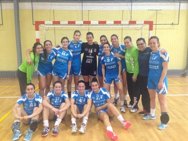 Instantánea tomada tras el partido con nuestra ex-jugadora KRISZTINA SZUSSANA  VESZELY